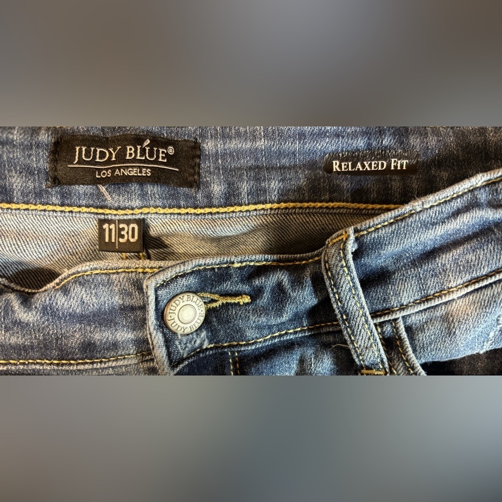 Judy Blue Relaxed Fit Distressed Jeans Medium Wash Raw Hem Size 11/30 - Picture 6 of 6